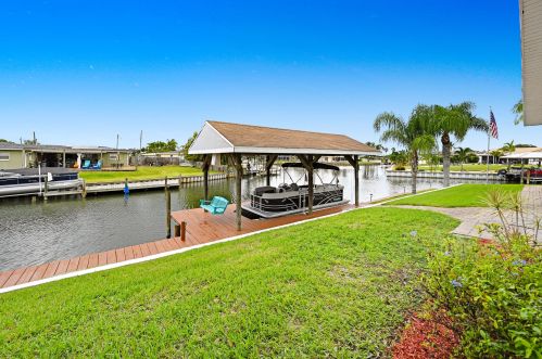 1585 Sykes Creek Dr, Merritt Island FL  32953-3174 exterior