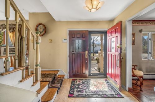 33 Lorijean Ln, Elwood NY  11731-4118 exterior