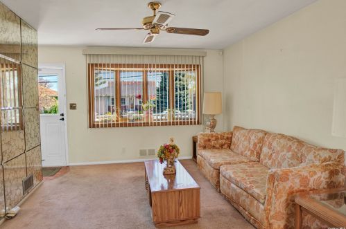 922 Clinton Ave, North Lindenhurst, NY 11757-2107