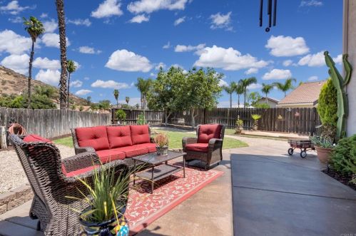 10121 Paseo Palmas Dr, Lakeside CA  92040-2342 exterior