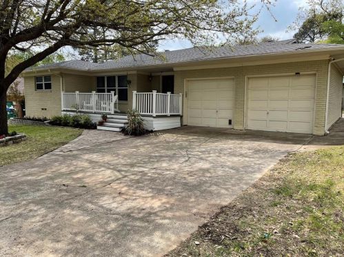 2709 Robinwood Ln, Denton, TX 76209-1152
