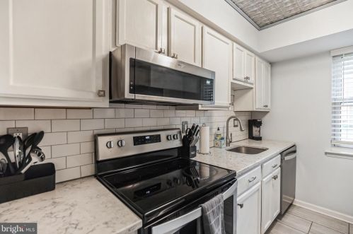 3056 Harbour Dr, Palmyra NJ  08065-2208 exterior