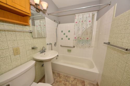 4237 60, Milwaukee WI 53220-3508 exterior