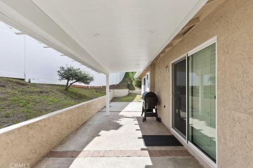 27093 Rainbow Crk Dr, Temecula CA 92591-4570 exterior