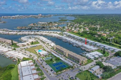 192 Boca Ciega Pt Blvd, Saint Petersburg FL  33708-2738 exterior