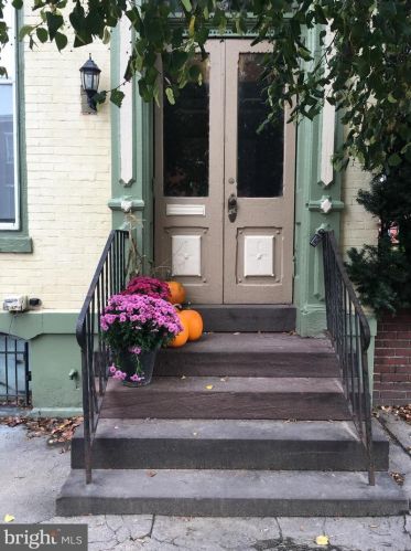 1009 2nd St, Harrisburg, PA 17102-2111