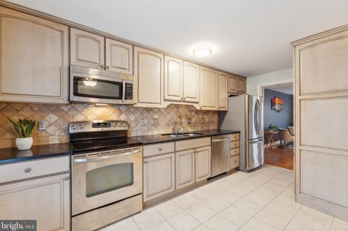 8112 Rhodell Ln, Springfield VA  22153-2918 exterior
