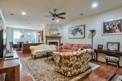 250 Roosevelt Way, Westbury, NY 11590-6653