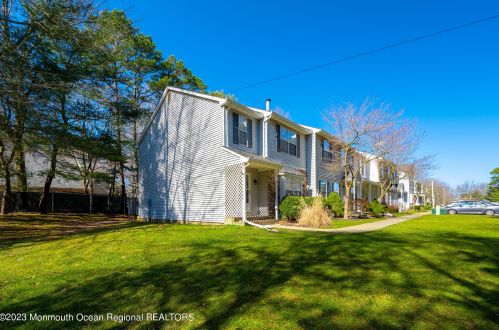 594 Davids Ct, Lakewood, NJ 08701-5885