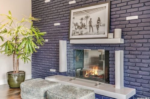 2 Blue Sea Ln, Great Neck NY  11024-1504 exterior