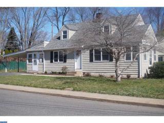 690 Hillcrest Ave, Yardley, PA 19067-2274