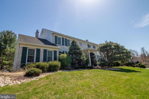 126 Marie Dr, Southampton, PA 18954-2039