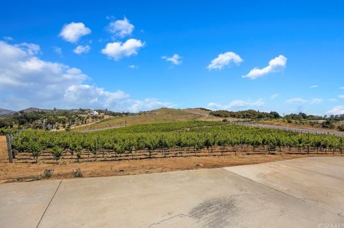 23920 La Vella Rd, Temecula CA  92590-3944 exterior