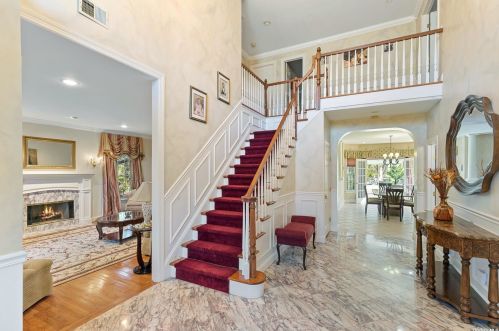 312 Ivy Hill Ct, Muttontown, NY 11753-1217
