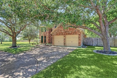 3312 English Oaks Blvd, Pearland, TX 77584-7114
