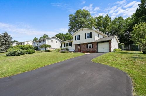 27 Marie Ln, Middletown, NY 10941-2004