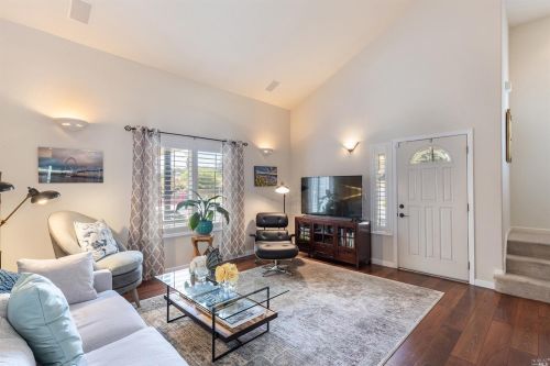 124 Poe Ct, Fairfield, CA 94558-5774