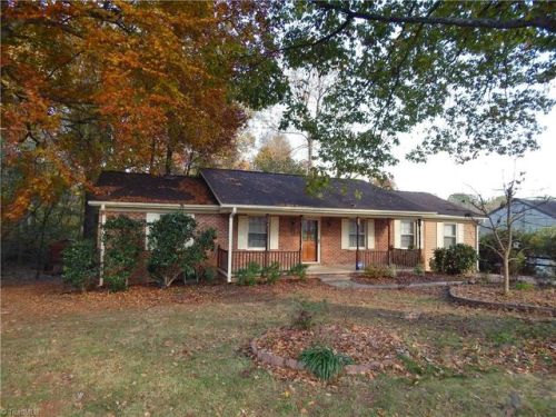 108 Walnut Cir, Greensboro, NC 27409-3105