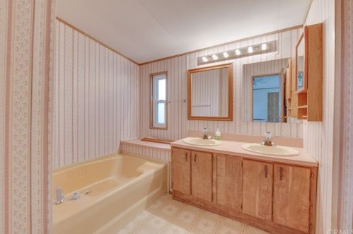 20235 Guffy Ln, Wildomar CA 92595-8798 exterior