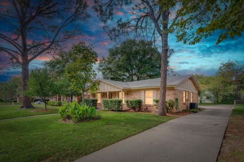 1405 Norwood Dr, Hurst, TX 76053-4023