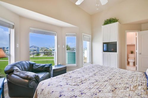 25314 Intrepid Ln, Galveston TX  77554-6612 exterior