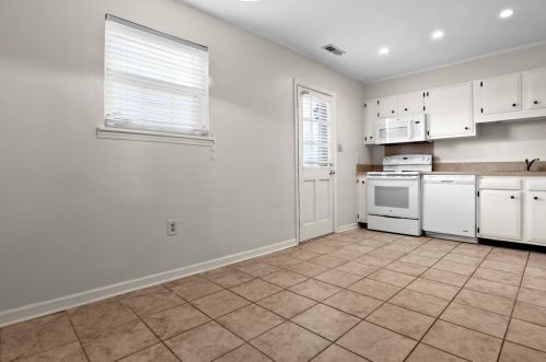 703 Center St, Mount Pleasant SC  29464-4902 exterior