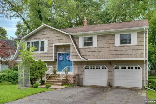 52 Lynn St, Harrington Park, NJ 07640-1832