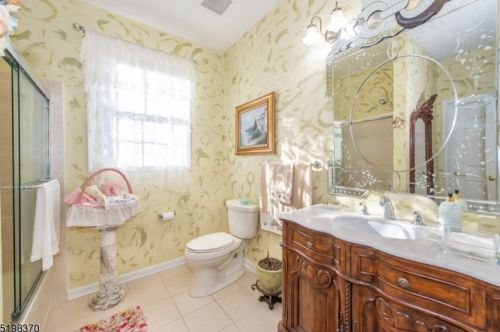 24 Silicon Dr, West Paterson NJ  07424-4225 exterior