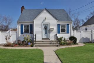 151 Stone St, Floral Park, NY 11003-2237