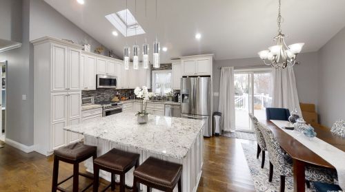 194 Central Ave, Bohemia, NY 11716-3107