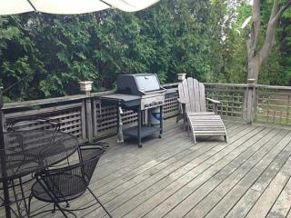 60 Essex St, Cranston RI  02910-2710 exterior