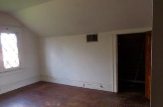 208 10th St, Hanford, CA 93230-3944
