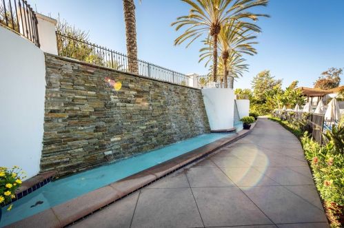 7323 Estrella De Mar Rd, Carlsbad CA  92009-6725 exterior