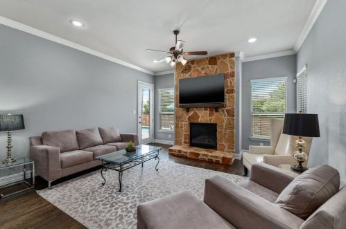 1155 Sunlight Dr, Lewisville TX  75028-4051 exterior