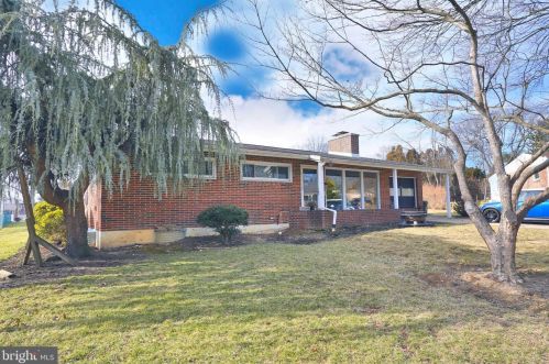 203 Hollywood Cir, Camp Hill, PA 17011-2627