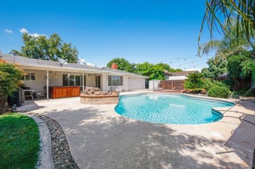 504 Greenwich Ln, Modesto CA  95350-1506 exterior