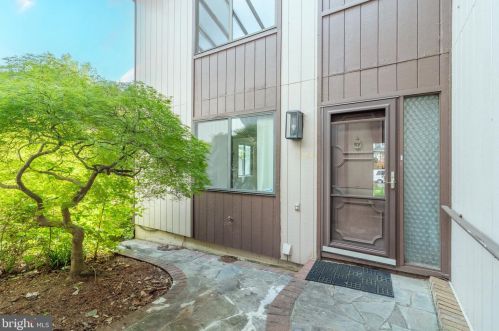 5254 Signal Hill Dr, Springfield VA  22015-2164 exterior