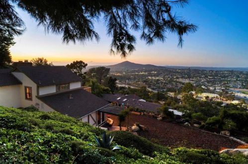 9700 Ridgecrest Dr, La Mesa, CA 91941-4215