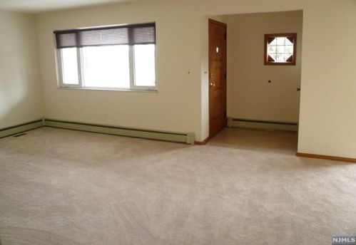 123 Harwood Ter, Palisades Park NJ  07650-2143 exterior