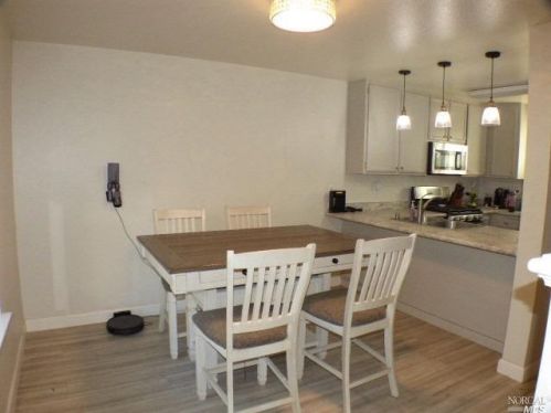 913 Kingwood St, Santa Rosa CA  95401-6509 exterior