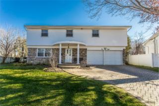 158 Parkway Dr, Hicksville, NY 11803-6321