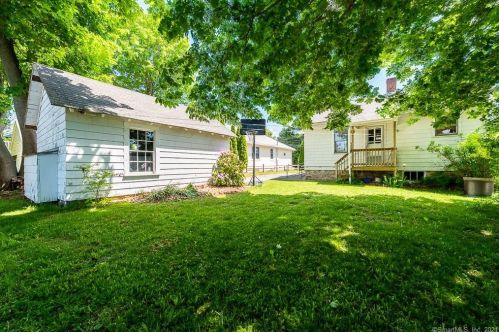 76 Clark Ln, Waterford, CT 06385-2312