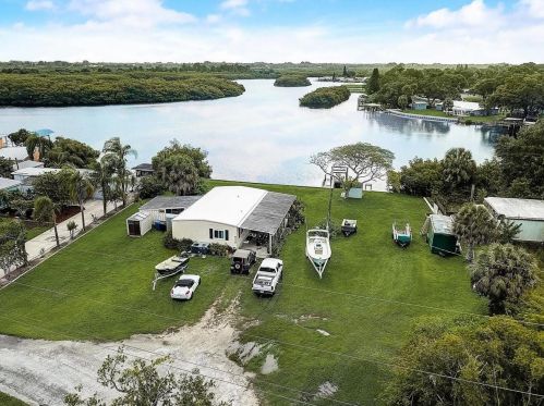 1214 Frisbie Rd, Ruskin, FL 33570-2832