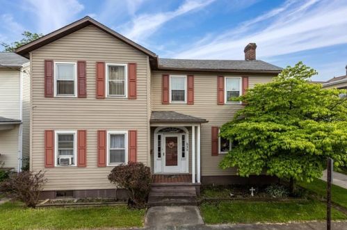 515 Main St, Latrobe, PA 15650-1524