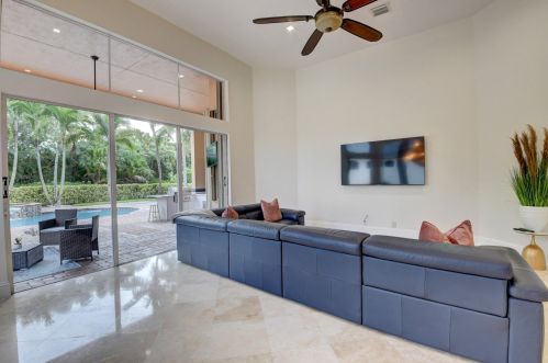 8696 Valhalla Dr, Delray Beach FL  33446-9568 exterior