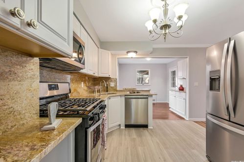 10 Tree Rd, South Setauket, NY 11720-2348