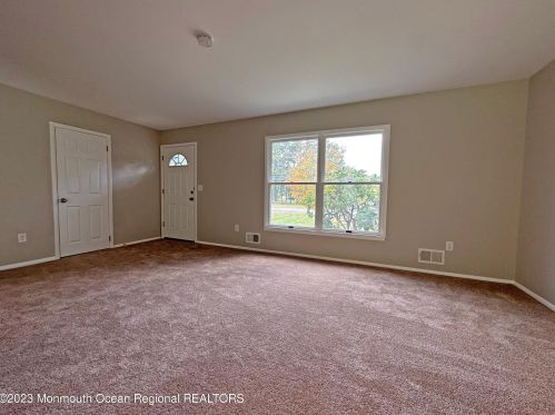 380 Leesville Rd, Jackson Twp, NJ 08527-4801