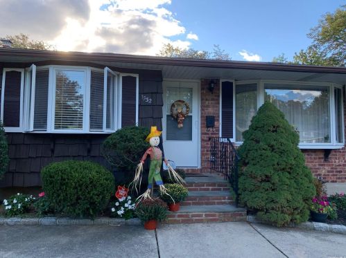 1532 Pine Acres Blvd, Bayshore, NY 11706-2430