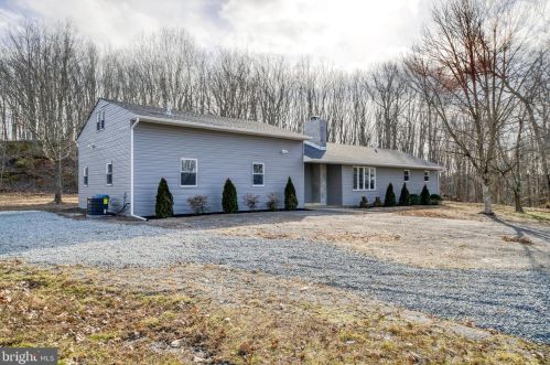 332 Juliustown Rd, Columbus, NJ 08022-1502