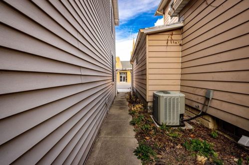 403 3 St, Aurora IN 47001-1311 exterior